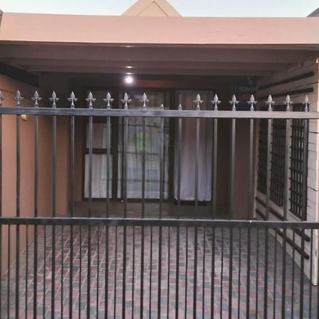 Victoria'S Rest Apartment Windsor Park Luaran gambar